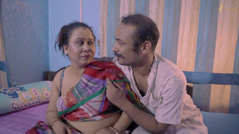 Mr Entertainer: Yaramaz yenge kocası evden çıkarken devarının tadını çıkarıyor