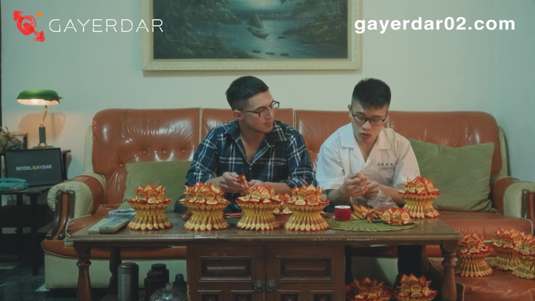 GAYERDAR: Gd-007 gangster gangster üvey babası ve üvey oğlunun yasını tutuyor
