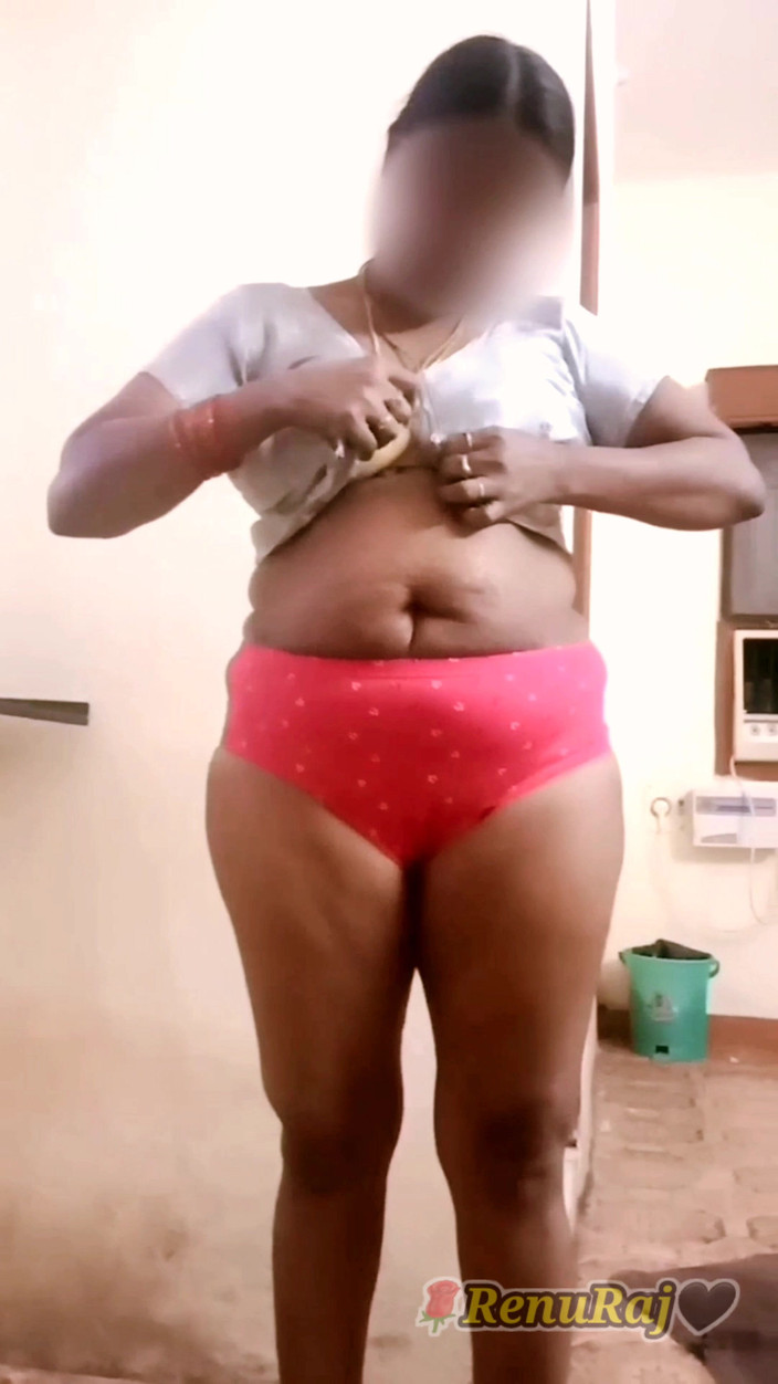 RenuRaj: Latha si istri super semok india lagi pamer tubuh bugilnya...