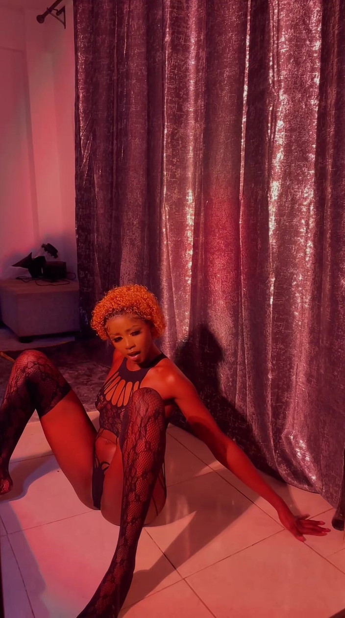 Chickysue: Sexy dessous tanz