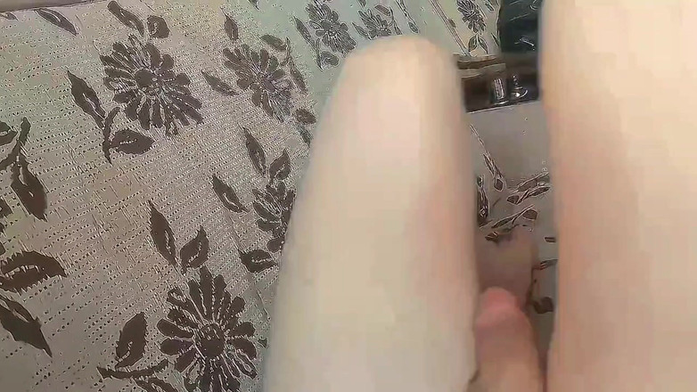 Kitty_Cross: Prachtige femboy die langzaam buigt terwijl ze alle ogen verleidt