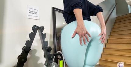 The Busty Sasha: 屁股和奶子扩张的秘密泵- 在健身房训练我的屁股对我 ...