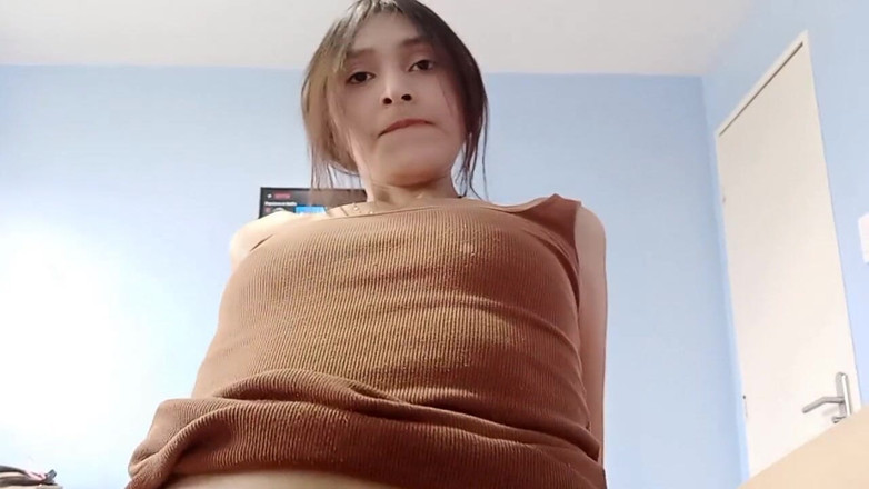 Teen sex 66: 我邀请我的继妹观看Netflix，最后我们最后没有避孕套做爱！！