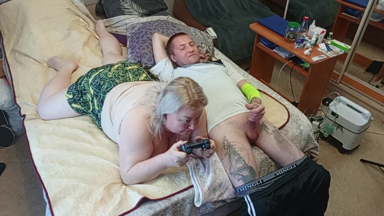 Zona901: O jogo do consola terminou com um boquete da madrasta...