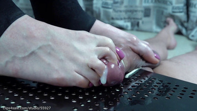 Homemade_Handjob: Peehole play footjob