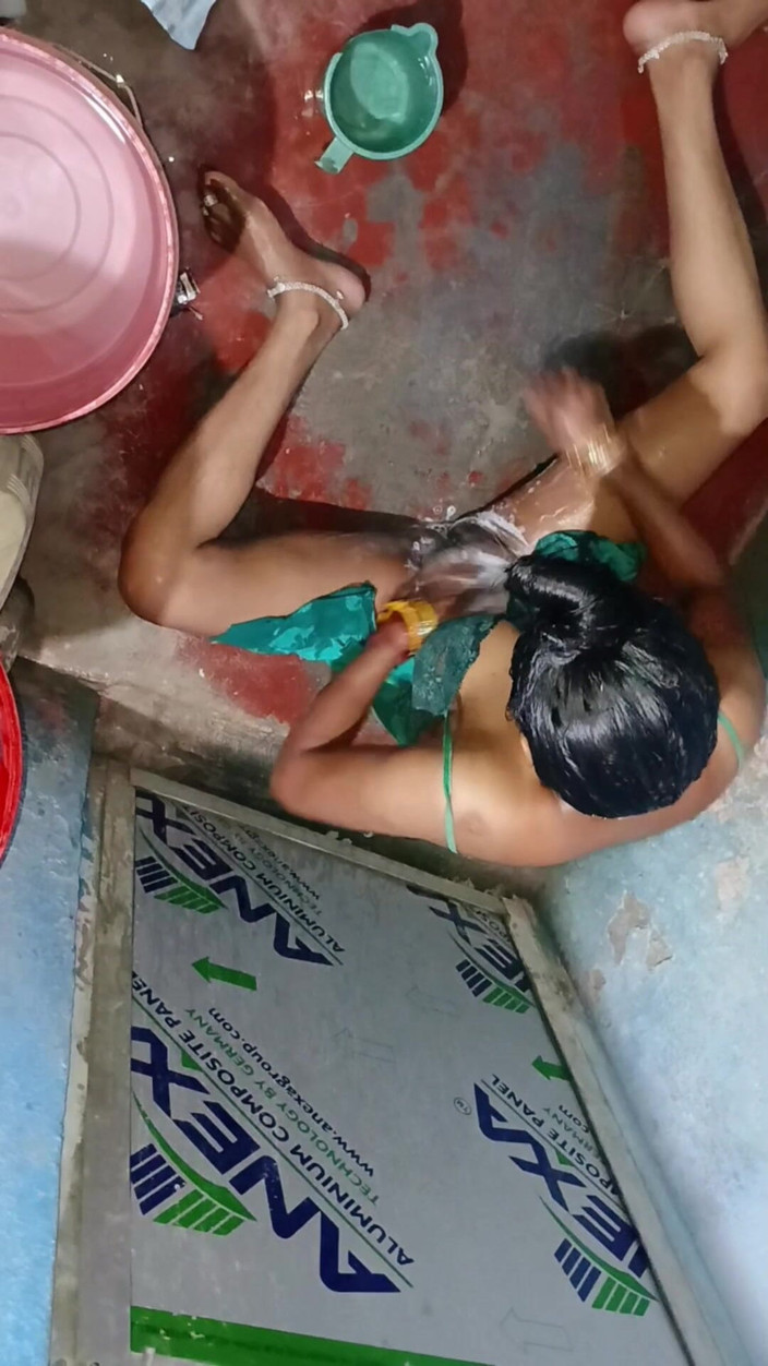 vijay_kumarpatel: Video de Han Hunt tomando un baño