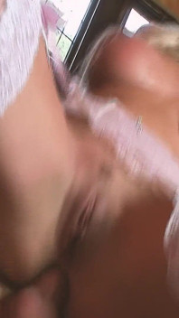 Couples sexy, scène 1 orgie avec la mariée et ses amis en train de se faire sodomiser au milieu du mariage