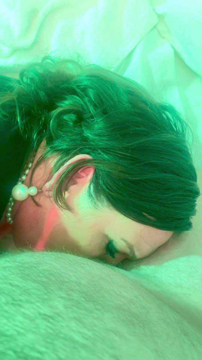 SanDiego8383: Letting a Complete Stranger Cum on My Face
