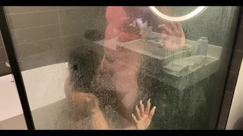 hotwifecandireign: mujhe pasand hai ki mere boyaphrend men se ek jaanta...