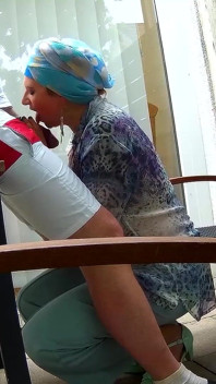 MILF muslim memberi saya handjob dan blowjob dan kemudian menelan air mani saya.