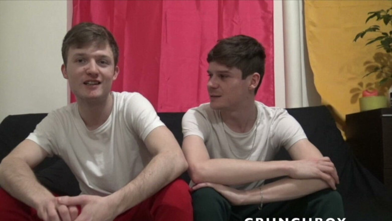Sneaker Sex Kinky: Dexu 20-jährige Jungs machen eine Vorhersage