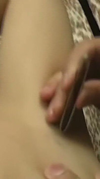 Geile asiatische MILf lutscht tief, bevor sie hart reitet
