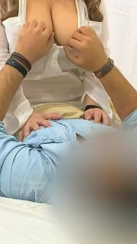 ลูกสาวเลี้ยงดูดควยพ่อเลี้ยงแล้วพ่อเลี้ยงทำลายหีตูดเล็กๆ แน่นๆ ของเธอ ผสมพันธุ์เหมือนวัวตัวผู้