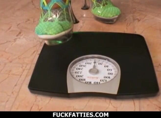 Fuck Fatties: 美丽的胖美女向坚硬大鸡巴口交