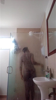 Il modo di dire è Non far cadere il sapone ma la dea ebano nella doccia cazzo è stato il dildo giocattolo - mastermeat1