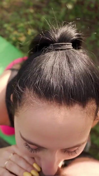 Gadis pawg yoga di luar ruangan bikin aku ngentot memeknya