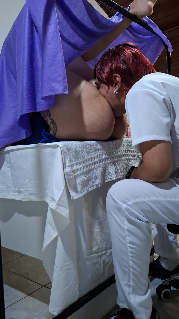 Gabi SweetCouplesStories: Jinekolojik muayene hastanın orgazmı ve doktorun boşalmasıyla bitiyor