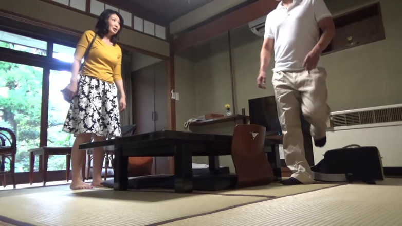 Vulture: Những hình ảnh tục tĩu được máy ảnh chụp lại trong suối nước...