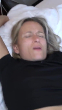 Milf Nora is geslaagd voor de neuktest?! Geil en overal klaar voor! Duitse milf zonder condoom