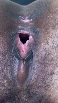 Queefs MILF noire pendant 10 minutes