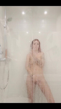 Tu aimes me regarder pendant que je prends une douche, bad boy ?