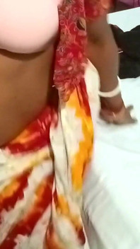 L'amica indiana dell'ufficio sunidhi fa pompini e il fidanzato sesso bollente dentro la figa stretta