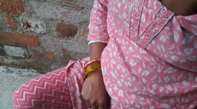 Sumaj: Young Indian Woman with Friend