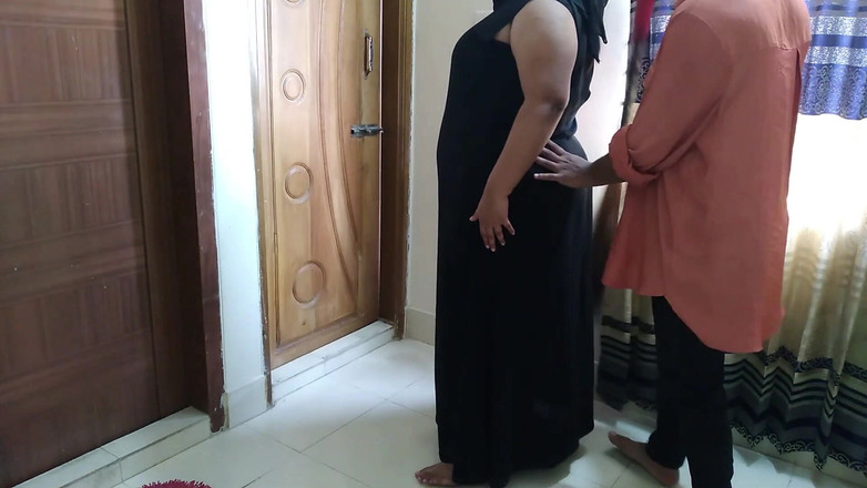 Aria Mia: Pembantu rumah Saudi berpantat besar dikongkek pemilik 18 tahun semasa dia...