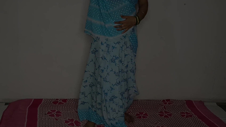 Desi Bhabhi Neha: Séance de baise amateur privée dans le salon - une Milf...