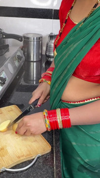 कोमल की शादी की रात के दूसरे दिन उसके देवर ने किचन में खिचड़ी पकाई