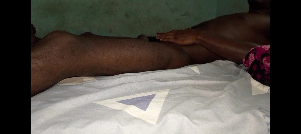 Masturbator emmy: दूसरे कमरे में मेरे बिस्तर के साथ एक एकल त्वरित