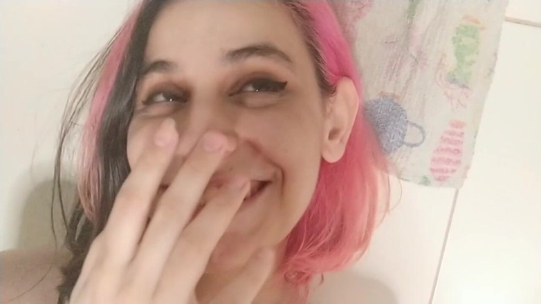 Ms Candy Bunny: İşeme ve su birikintisi oyunu