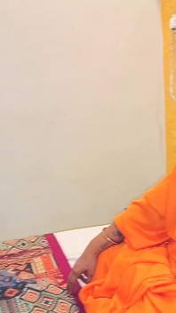 Un moine indien plombé baise pour la première fois avec un directeur d’hôtel