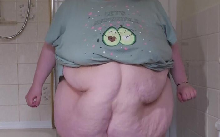 SSBBWLadyBrads: एसएसबीबीडब्ल्यू देवी के साथ बाथरूम में पेट का खेल