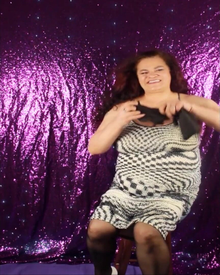 Haydee Rodriguez: Pantyhose Tryon dengan Haydee Rodriguez