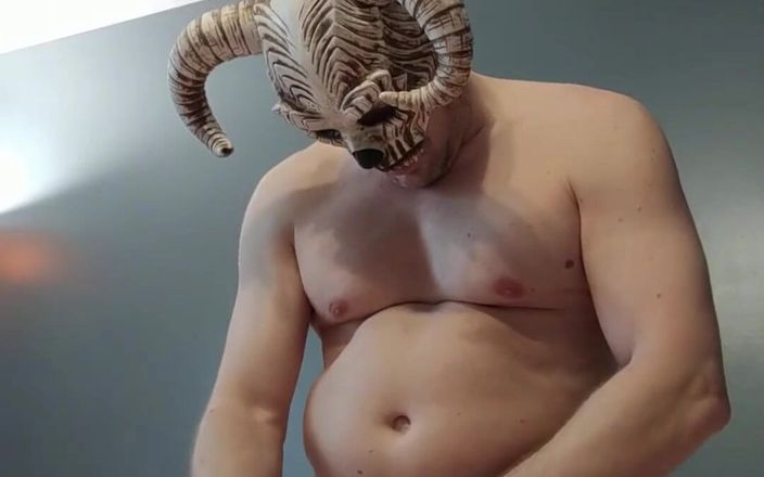 Bald Daddy: Balddaddy Demon fyller Lovense Max 2 med sperma stönande om hans...
