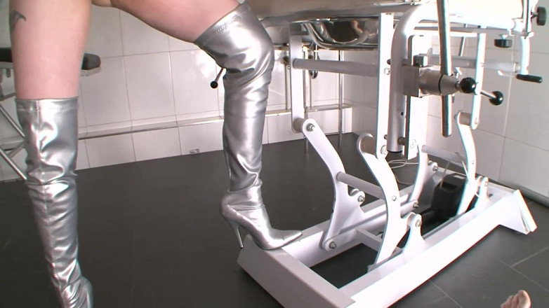 Absolute BDSM films - The original: Man disguised as a woman gets submissive
