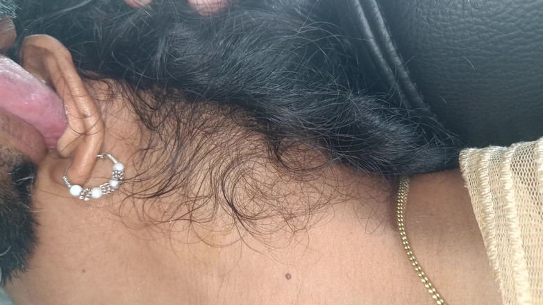 Pushpa studio: Romance en voiture avec un ami femme