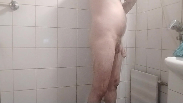 Uhri: Gay berbulu di kamar mandi