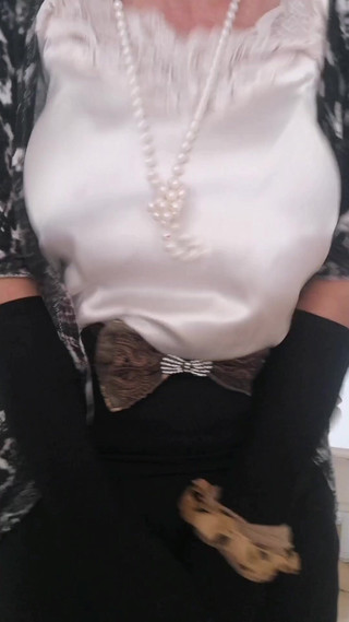 Yusti: Morbid a zženštilý fetiš