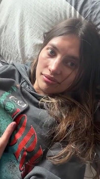 Spor salonundan eve geldik ve çok ateşli olduğumuz için seviştik