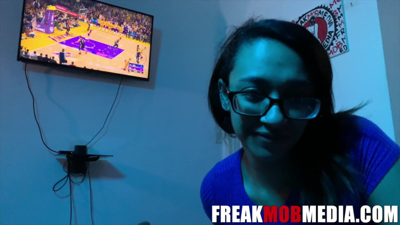Freak Mob Media: emori ne xbox khelte hue mujhe choda