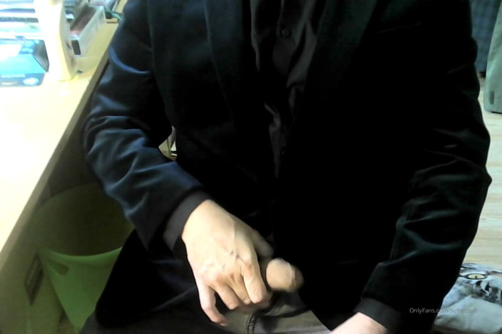 SuitedSub: Pathétique en veste de velours