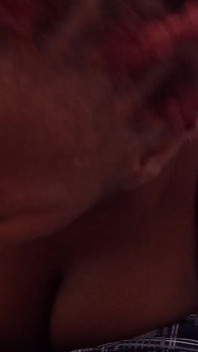 Du kan höra när min kuk tränger in i tonåring thot deepthroat