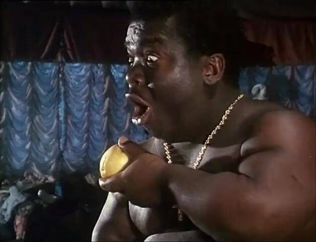 Black Sinner: Grosse bite noire dans une chatte poilue dans le cul... Éjaculation...
