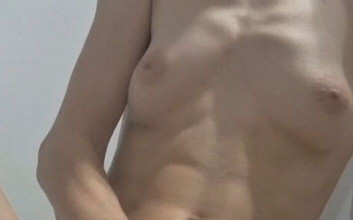 MollyVIP: Memek sange di kamar mandi