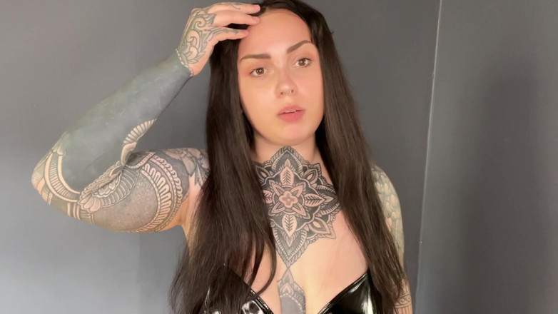 Miss Valentina: Cyber Bully