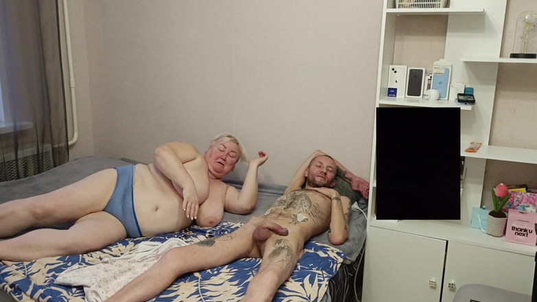 Zona901: Ma belle-mère m’a taille une pipe et m’a aidé à jouir