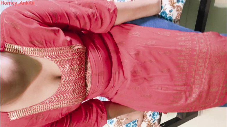 Horney_Ankita: Grote zwarte lul krijgt Desi Indische stiefzus strakke kut om...