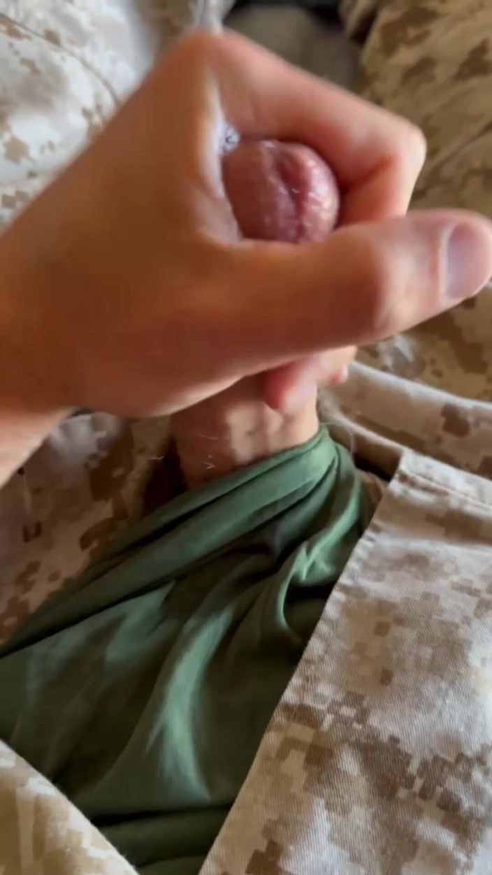 Gay Soldier Stuff: Amerikansk armé specialist bär den marina uniformen av en anslutning...